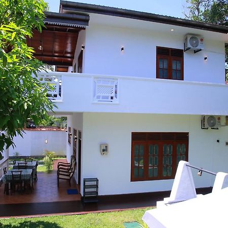 Aken Villa Hikkaduwa Exterior photo