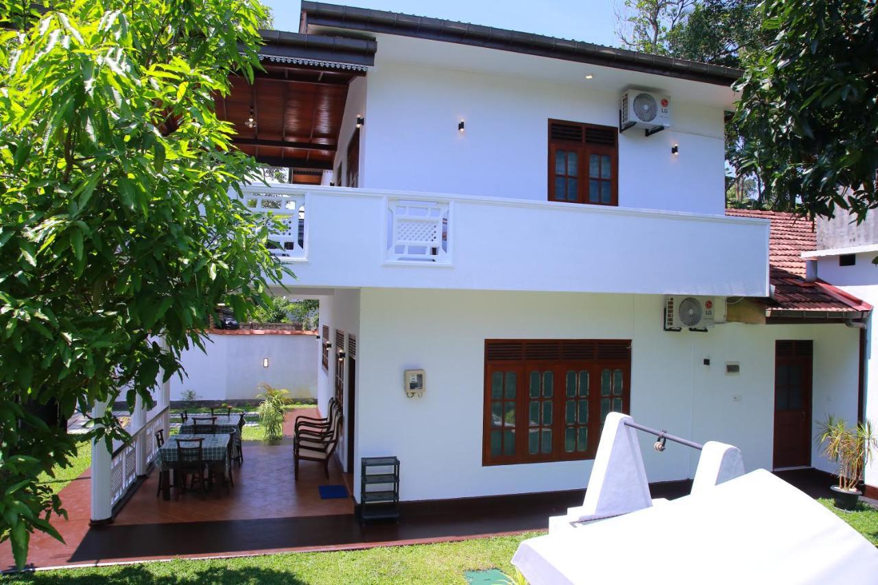 Aken Villa Hikkaduwa Exterior photo